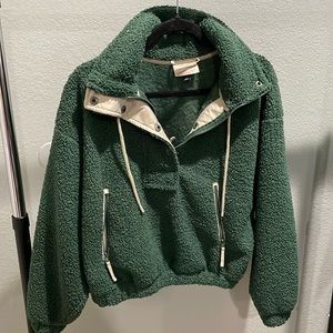 Green pullover jacket
